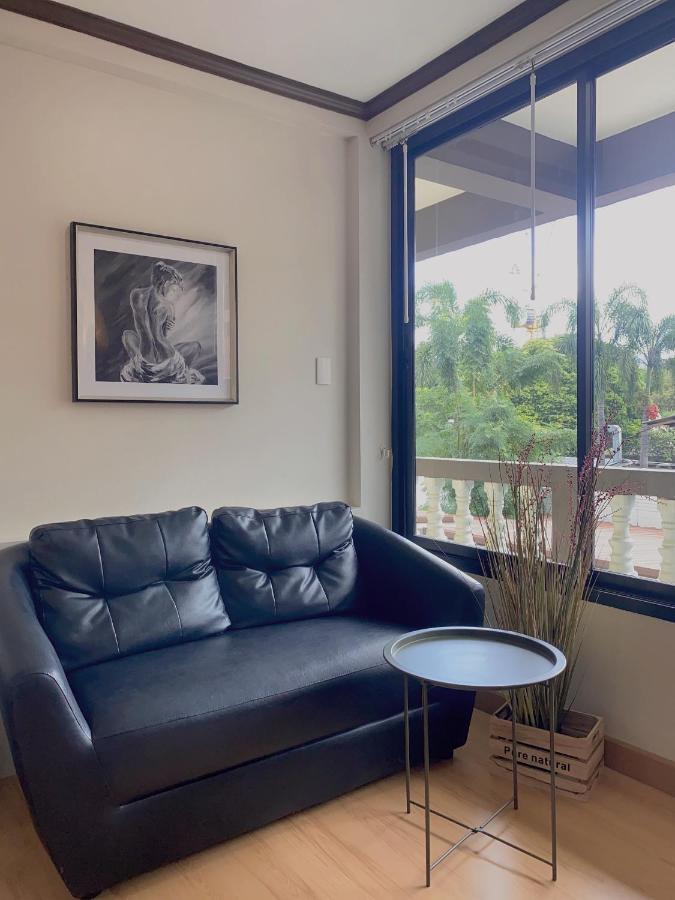 October Hostel Chiangmai Чиангмай Екстериор снимка