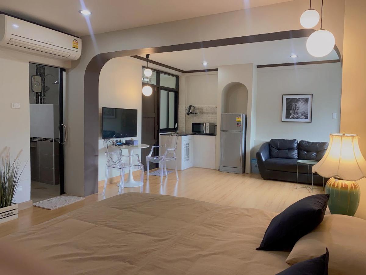 October Hostel Chiangmai Чиангмай Екстериор снимка