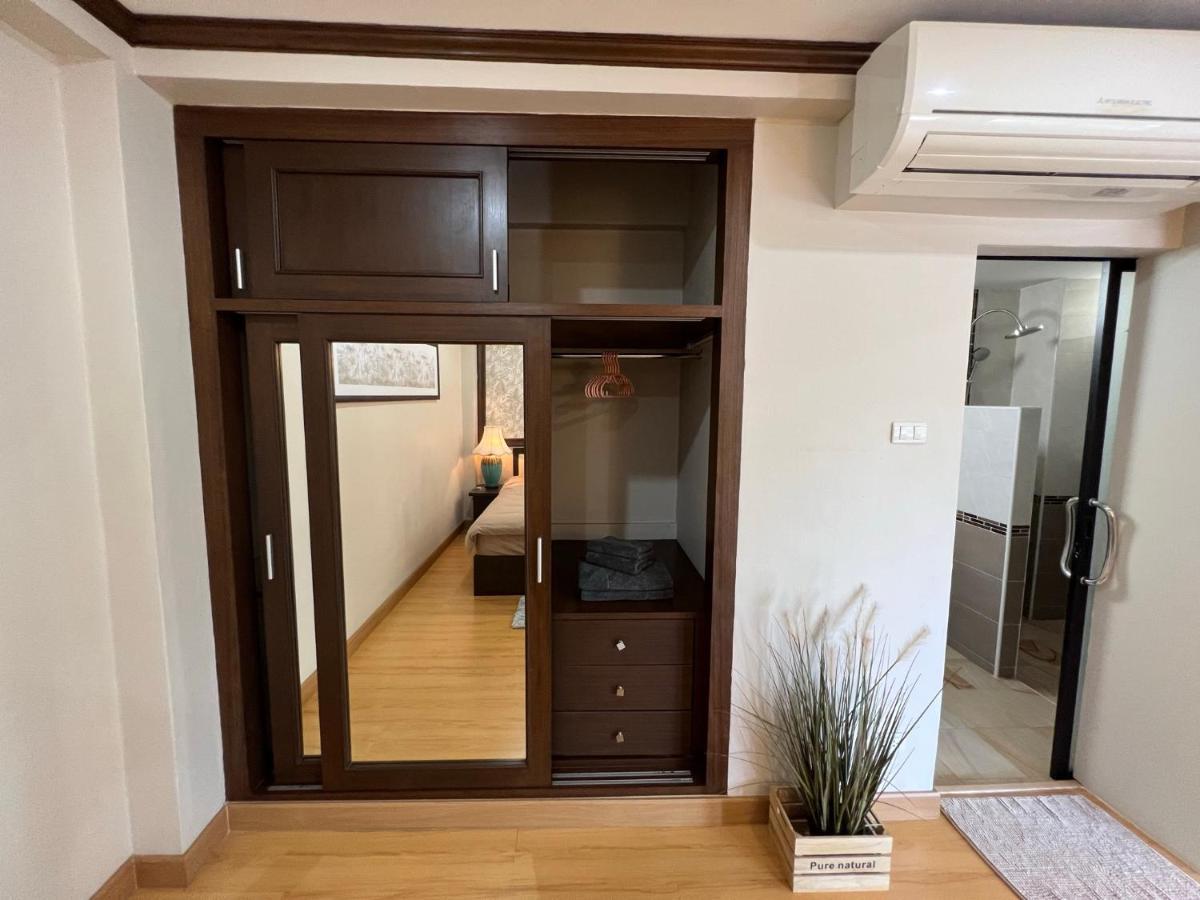 October Hostel Chiangmai Чиангмай Екстериор снимка