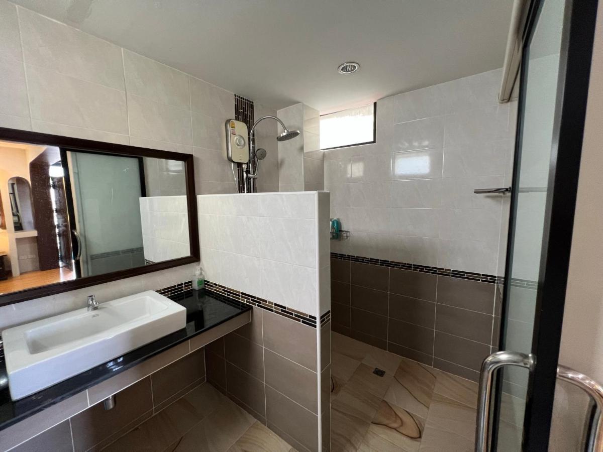 October Hostel Chiangmai Чиангмай Екстериор снимка