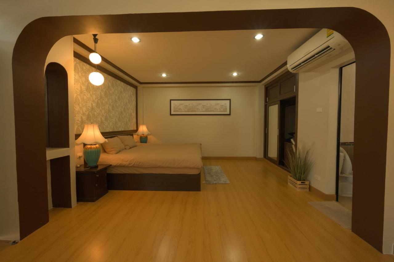 October Hostel Chiangmai Чиангмай Екстериор снимка