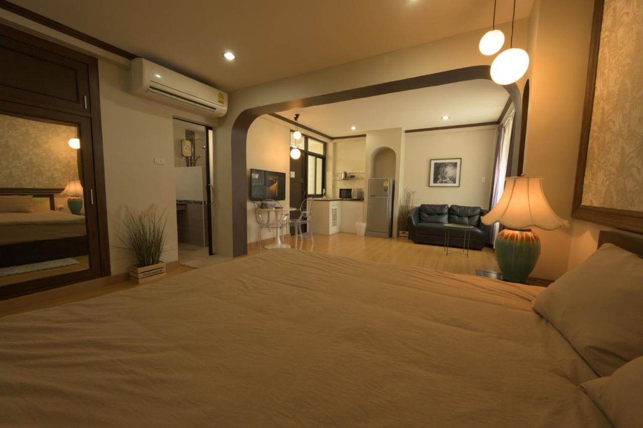 October Hostel Chiangmai Чиангмай Екстериор снимка