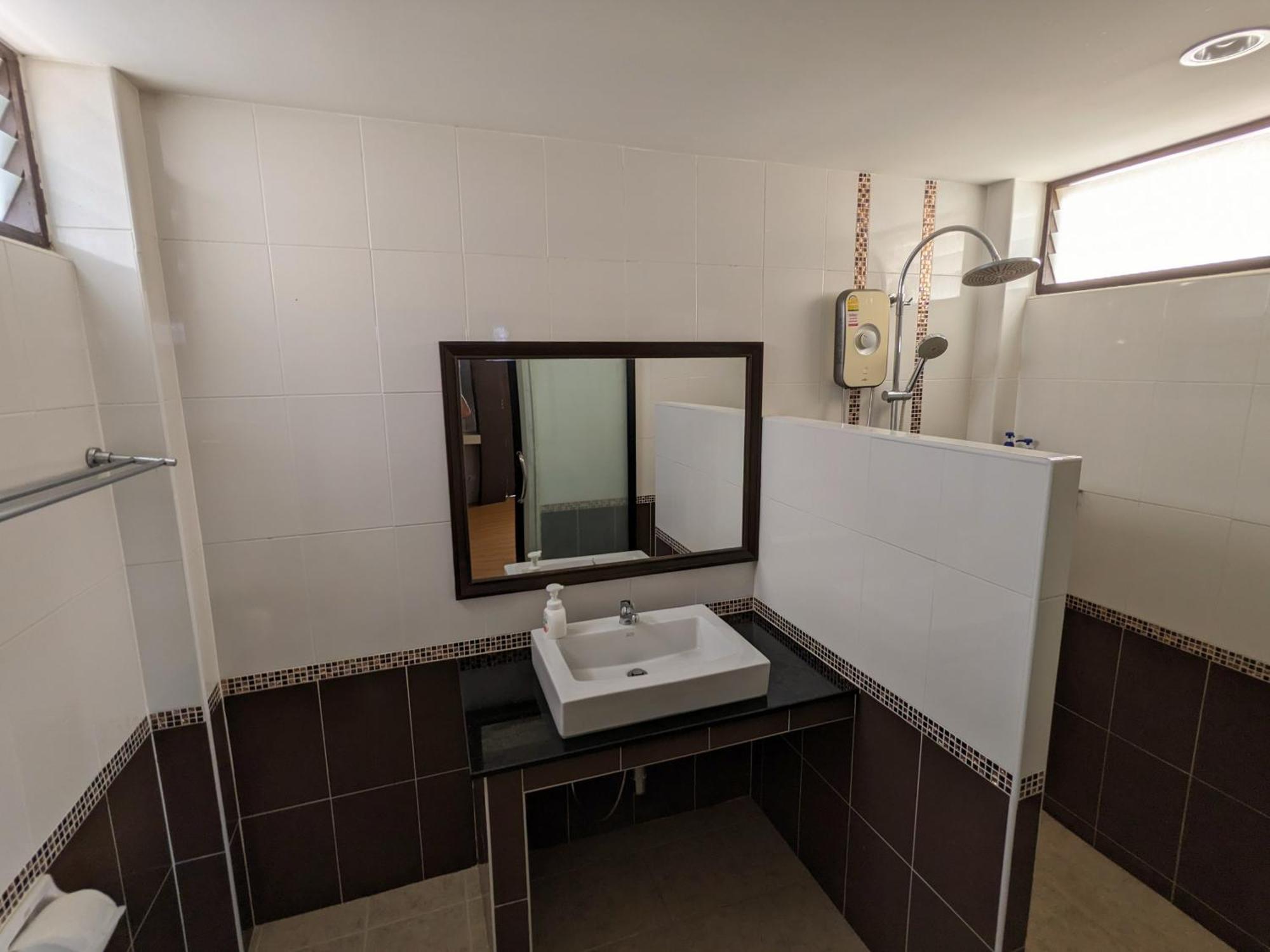 October Hostel Chiangmai Чиангмай Екстериор снимка