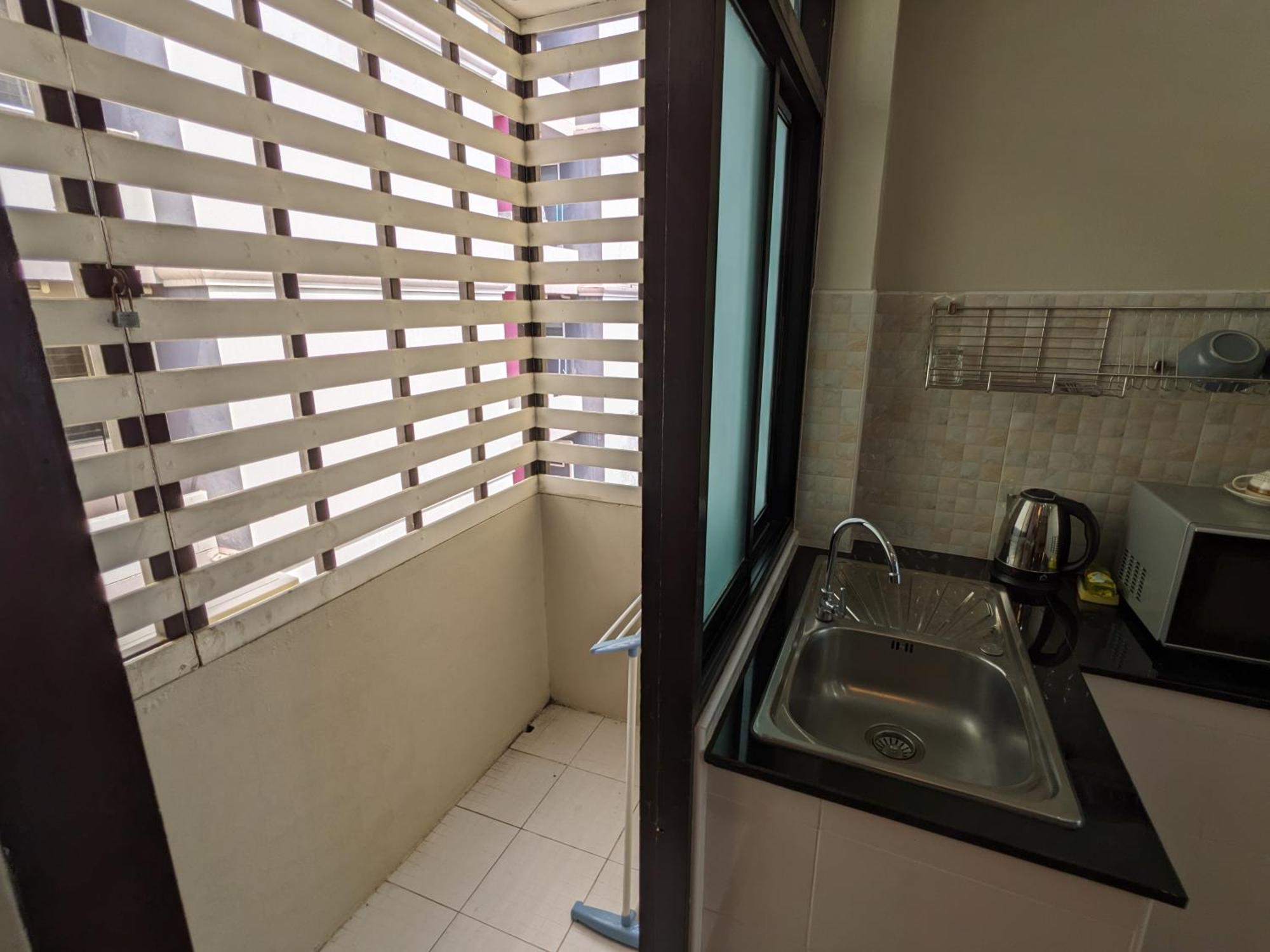 October Hostel Chiangmai Чиангмай Екстериор снимка