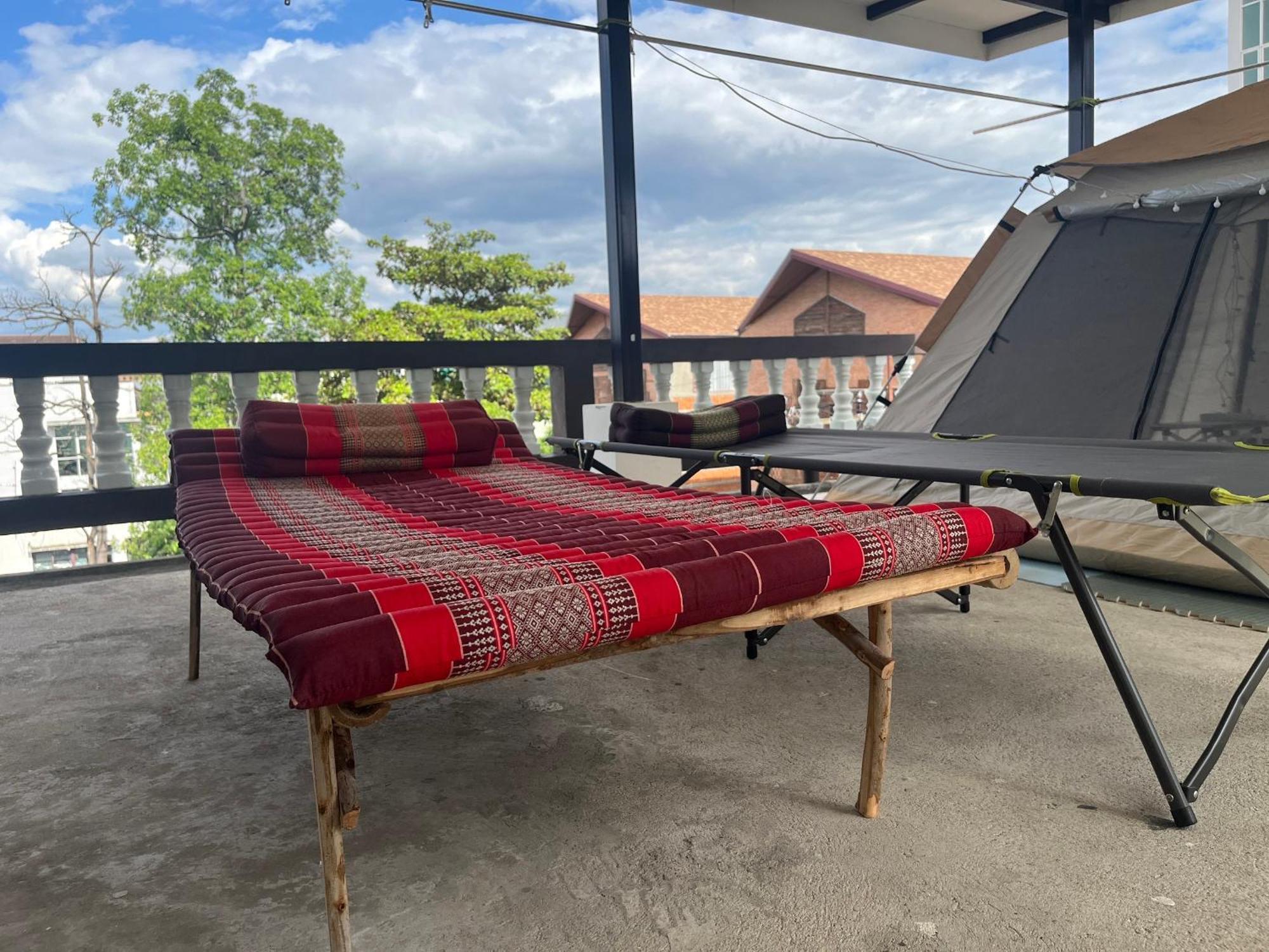 October Hostel Chiangmai Чиангмай Екстериор снимка
