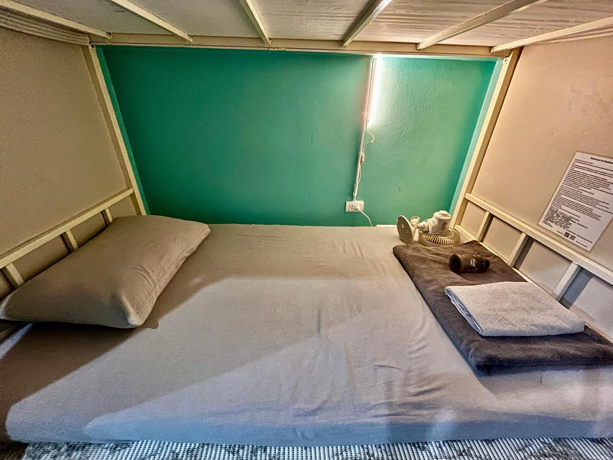 October Hostel Chiangmai Чиангмай Екстериор снимка