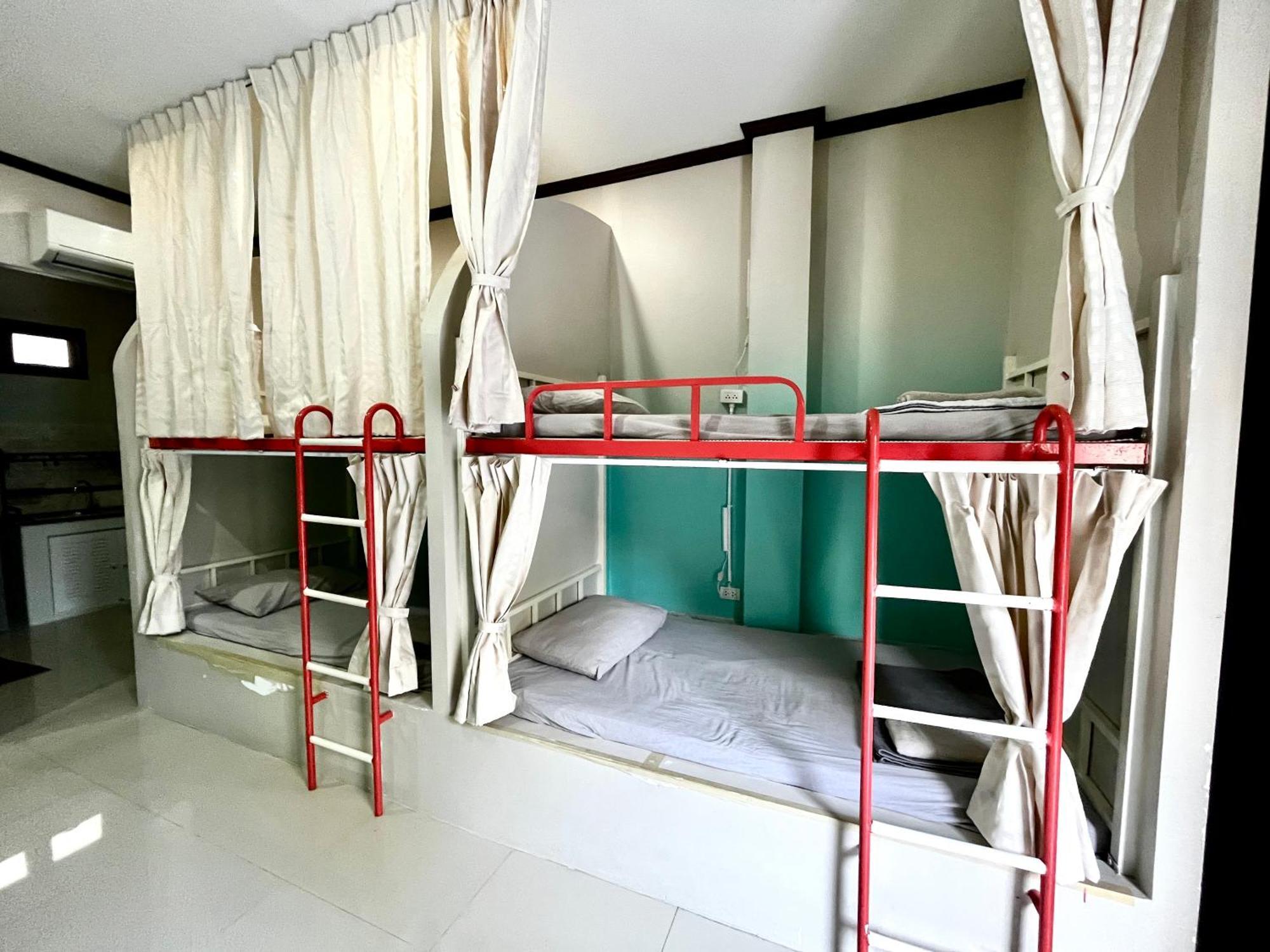 October Hostel Chiangmai Чиангмай Екстериор снимка