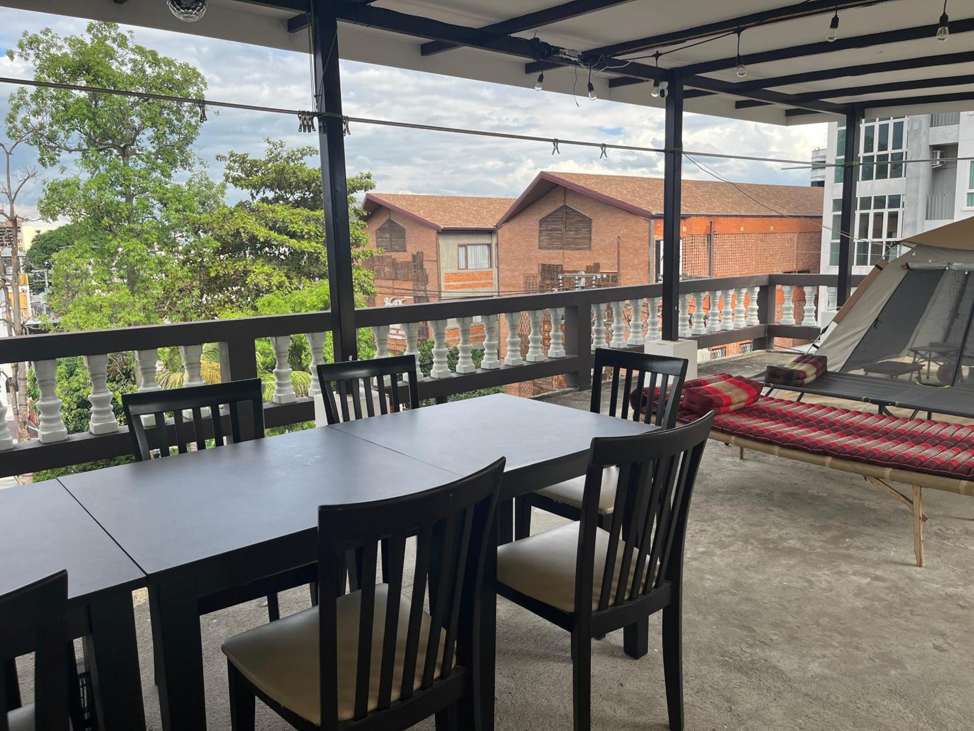 October Hostel Chiangmai Чиангмай Екстериор снимка